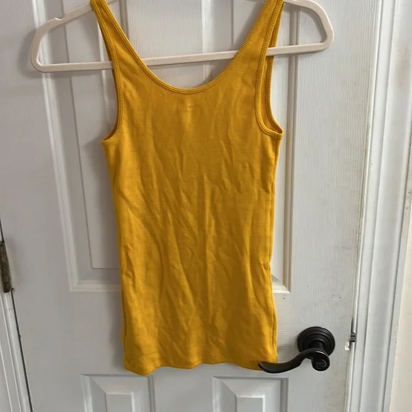 Mustard colored tank top - Picture 3 of 3
